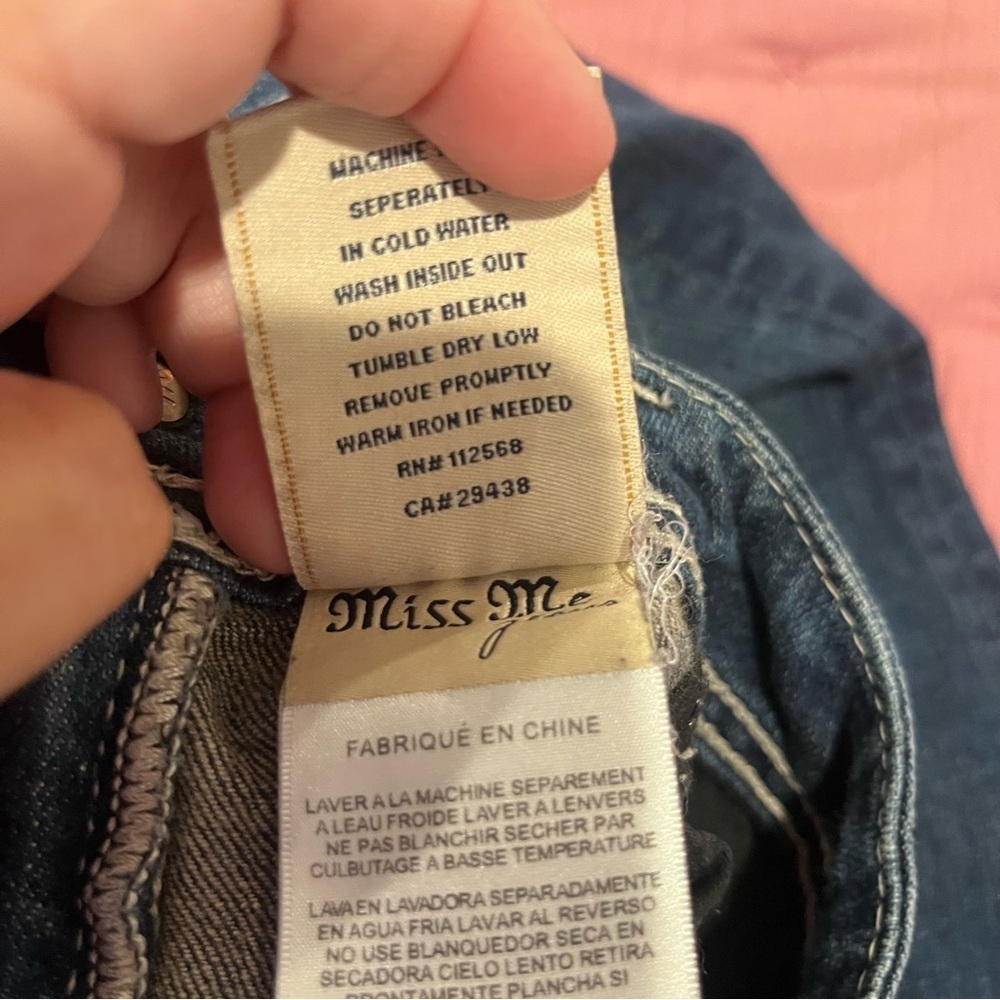 Miss Me Dark Wash Capris - Picture 5 of 10